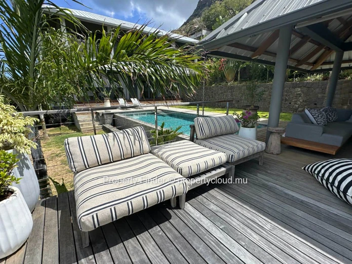 Villa de Luxe 5 Chambres Toutes Avec Salle de Bain Privée et Vue sur le Lagon – Black River