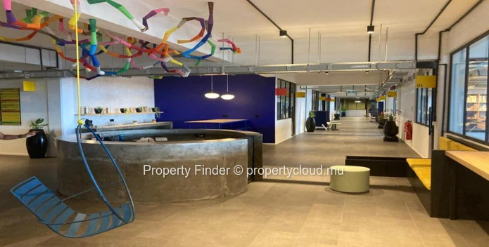 Espaces Commerciaux et Bureaux de Premier Choix – Travaillez. Vivez. Prospérez.