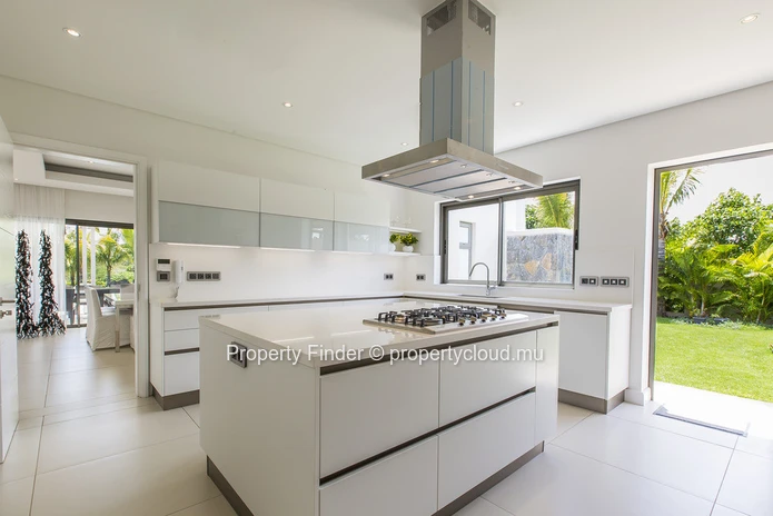Luxurious 4-Bedroom Villa with Stunning Golf Course Views
