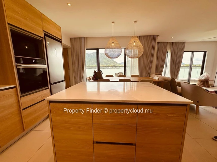 Magnifique Penthouse 3 Chambres avec Vue sur les Montagnes – Telfair
