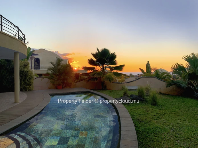 Villa 3 Chambres à Louer avec Piscine, Accès Salle de Sport et Vue sur Mer – Maurice