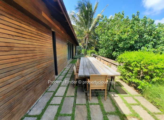 5-Bedroom Villa for Rent in Mauritius – Golf Course & Beach Access
