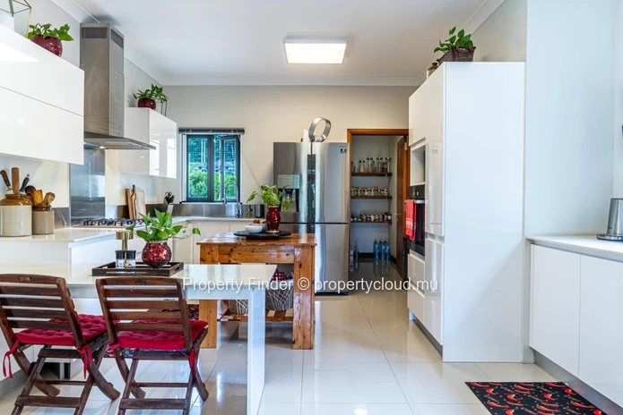 Sophisticated 5 Bedroom Villa in Black River  