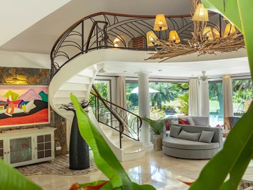 5 Bedroom Villa