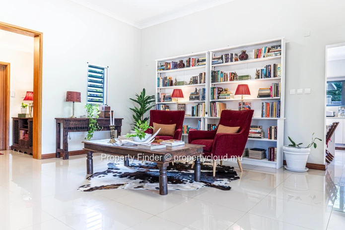 Sophisticated 5 Bedroom Villa in Black River  