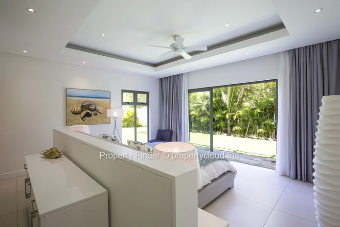 Luxurious 4-Bedroom Villa with Stunning Golf Course Views