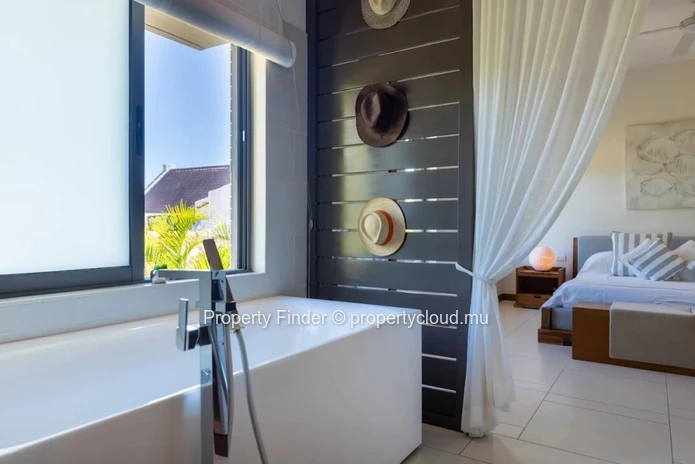 Contemporary Waterfront Apartment with Direct Sea Access 