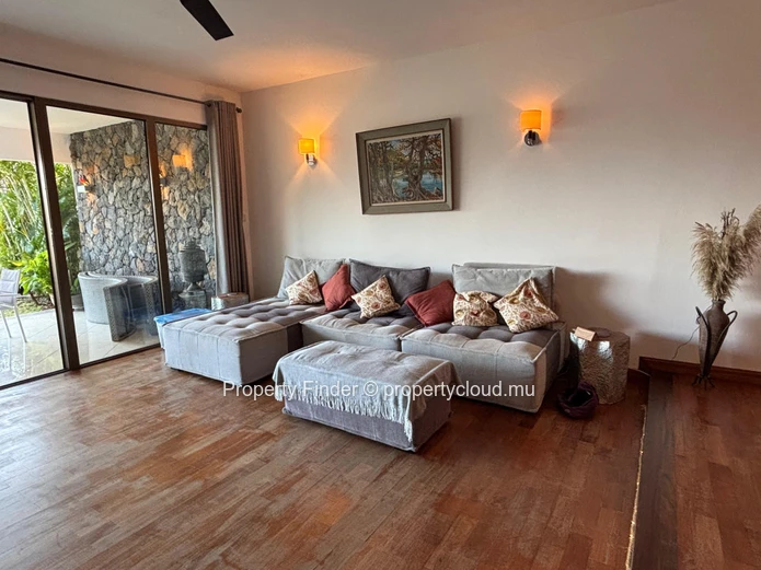Charming Ground-Floor Apartment with Lagoon and Le Morne Views in Black River