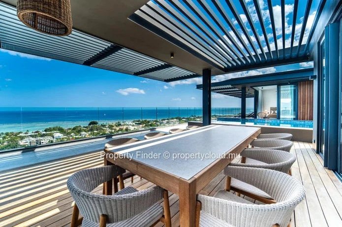 Prestigious West Coast Penthouse with Breath-taking 180° Sea Views