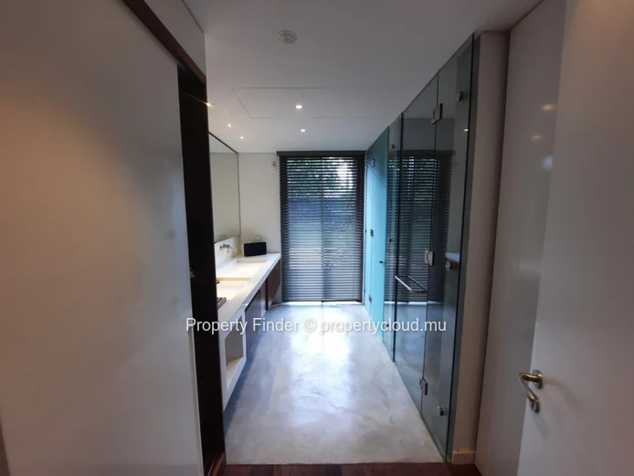 5-Bedroom Villa for Rent in Mauritius – Golf Course & Beach Access