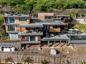 5 Bedroom Villa