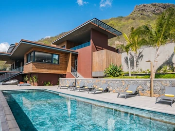 5 Bedroom Villa