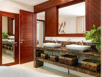 5 Bedroom Villa