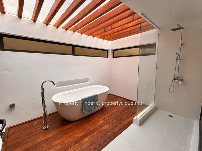 Villa 3 Chambres – À Vendre – Tamarin