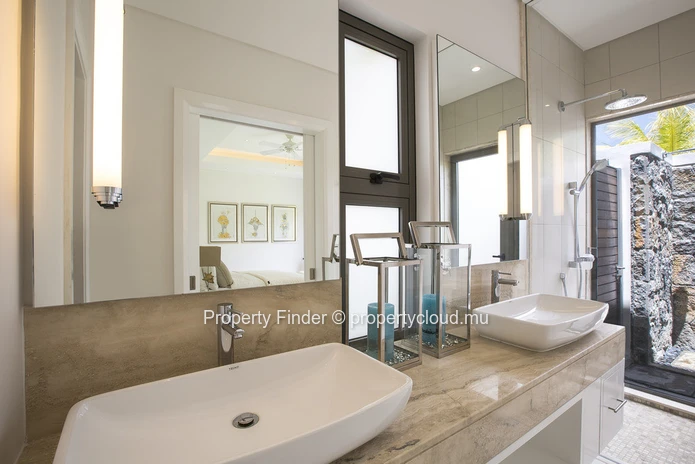 Luxurious 4-Bedroom Villa with Stunning Golf Course Views