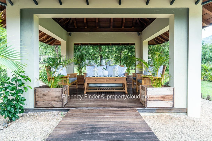 Sophisticated 5 Bedroom Villa in Black River  