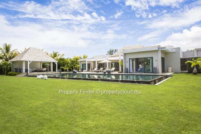 Luxurious 4-Bedroom Villa with Stunning Golf Course Views