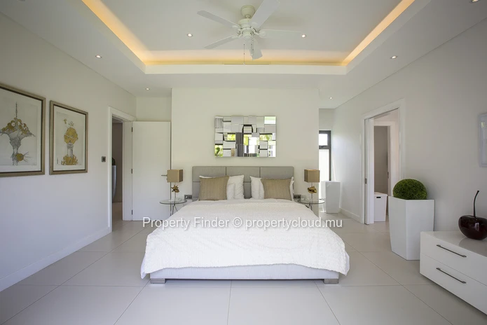 Luxurious 4-Bedroom Villa with Stunning Golf Course Views