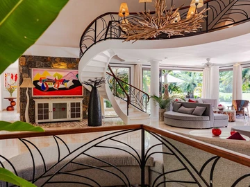 5 Bedroom Villa