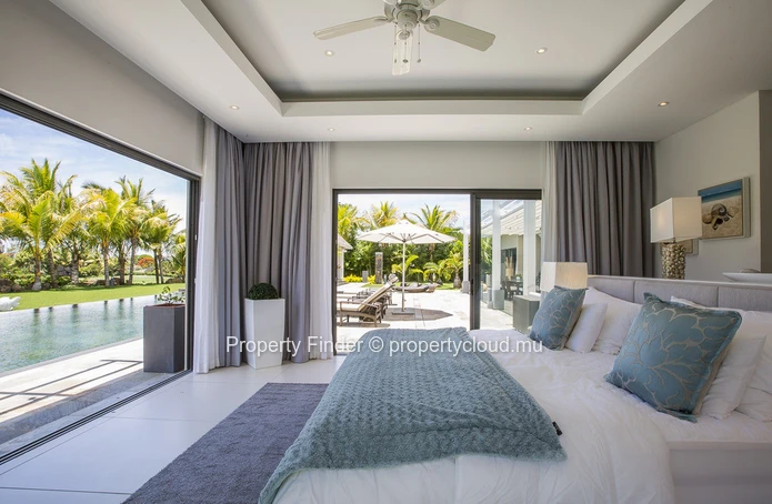 Luxurious 4-Bedroom Villa with Stunning Golf Course Views