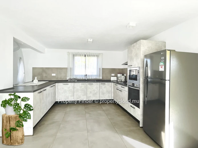 Villa 3 Chambres à Louer avec Piscine, Accès Salle de Sport et Vue sur Mer – Maurice