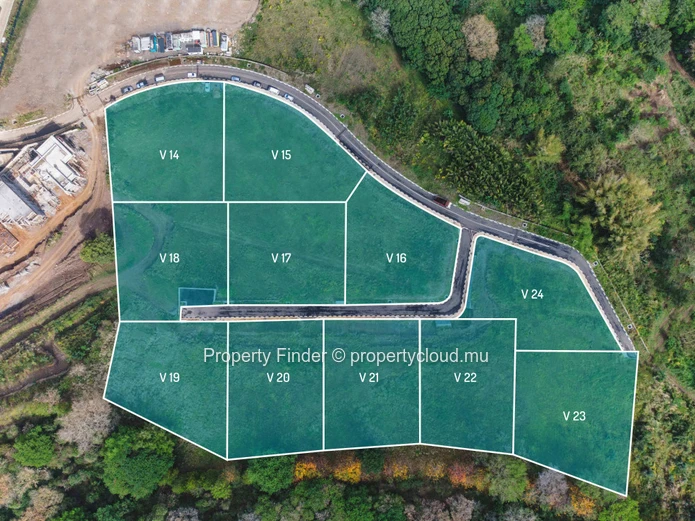 Terrain à Vendre – Vue Imprenable sur le Lagon et les Montagnes