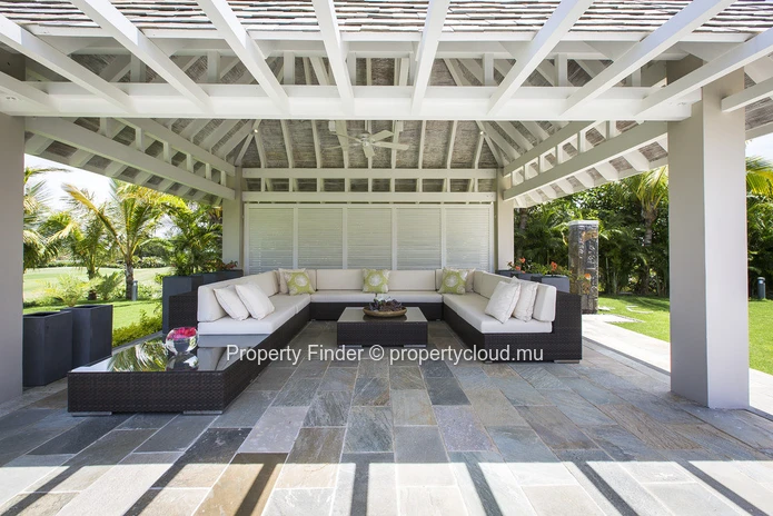 Luxurious 4-Bedroom Villa with Stunning Golf Course Views