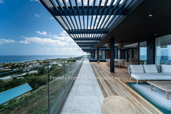 Prestigious West Coast Penthouse with Breath-taking 180° Sea Views