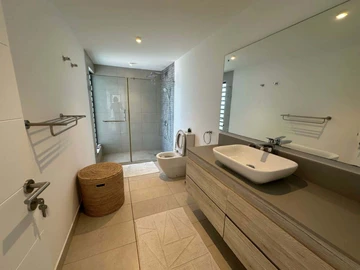 5 Bedroom Villa