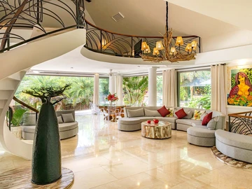 5 Bedroom Villa