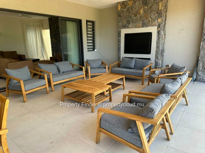 Villa Neuve de 3-4  Chambres avec Piscine à Débordement dans un Lotissement Prisé à Black River