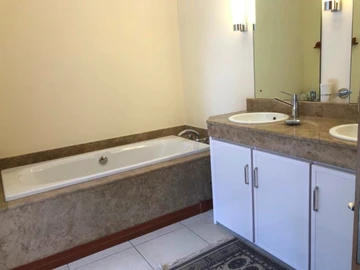 5 Bedroom Villa