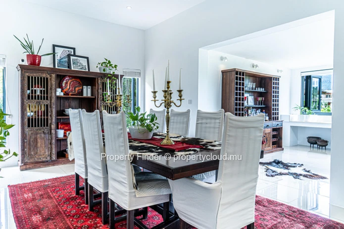 Sophisticated 5 Bedroom Villa in Black River  
