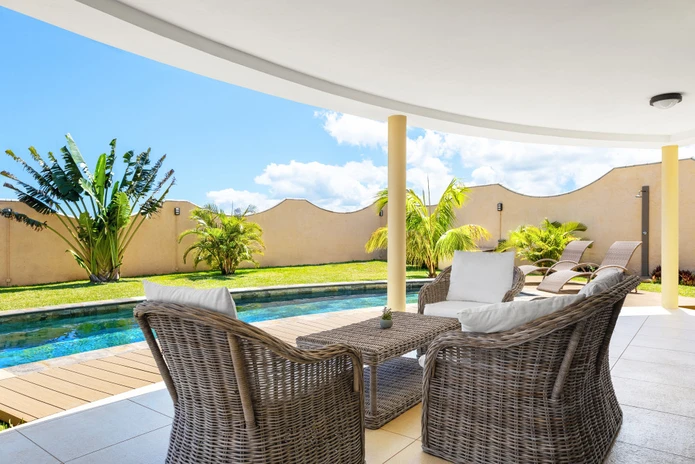 Villa 3 Chambres à Louer avec Piscine, Accès Salle de Sport et Vue sur Mer – Maurice