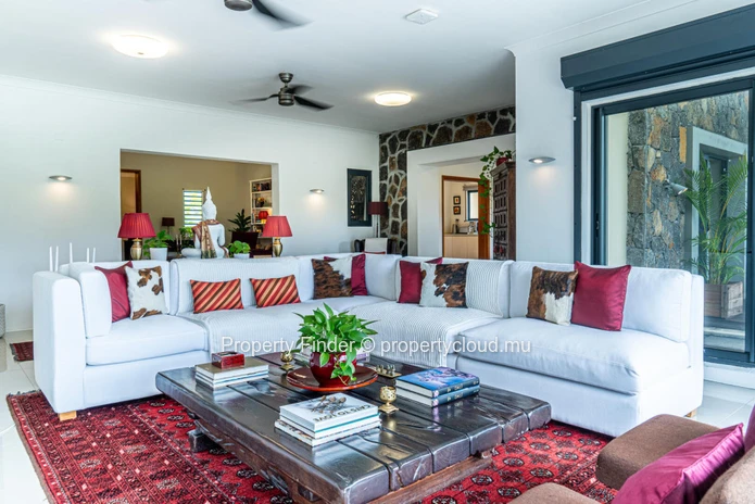 Sophisticated 5 Bedroom Villa in Black River  