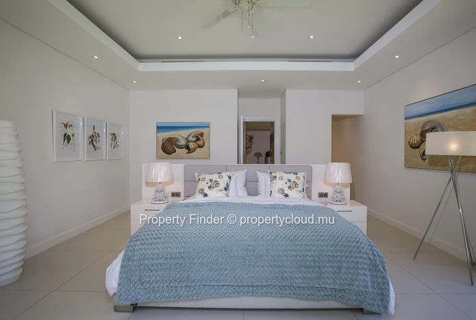 Luxurious 4-Bedroom Villa with Stunning Golf Course Views