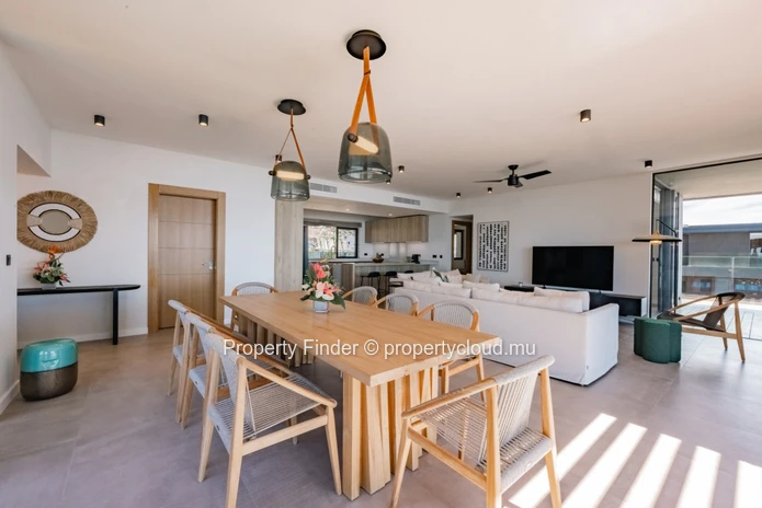 Prestigious West Coast Penthouse with Breath-taking 180° Sea Views