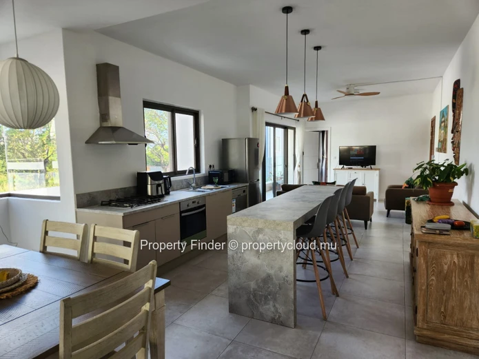 Charming apartment for sale in Black River