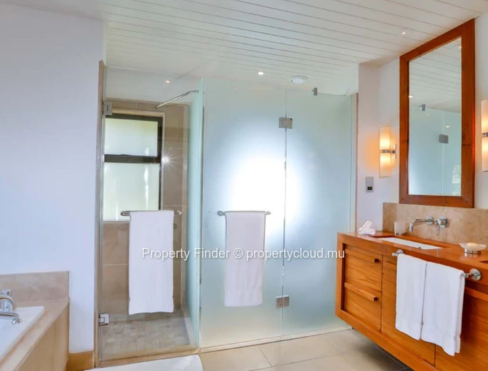 Luxury Golf Estate Living –  Stunning 4-Bedroom Villa 