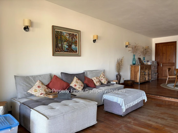 Charming Ground-Floor Apartment with Lagoon and Le Morne Views in Black River