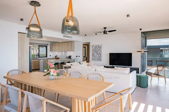 Prestigious West Coast Penthouse with Breath-taking 180° Sea Views