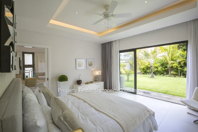 Luxurious 4-Bedroom Villa with Stunning Golf Course Views