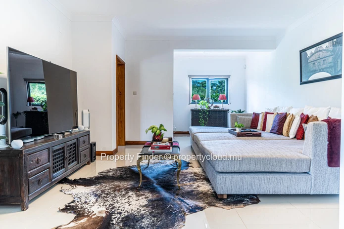 Sophisticated 5 Bedroom Villa in Black River  