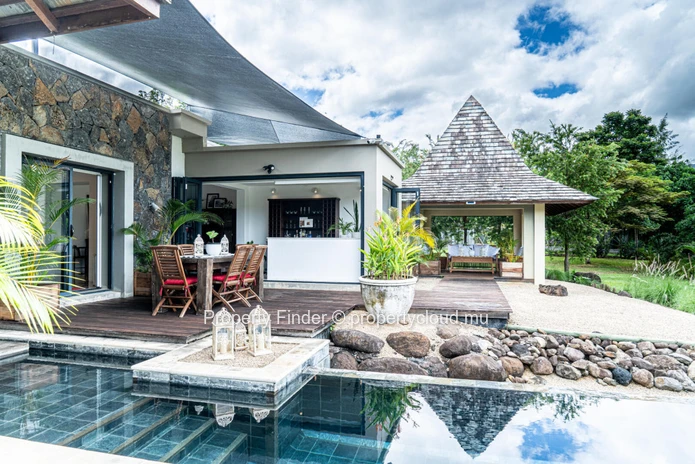 Sophisticated 5 Bedroom Villa in Black River  