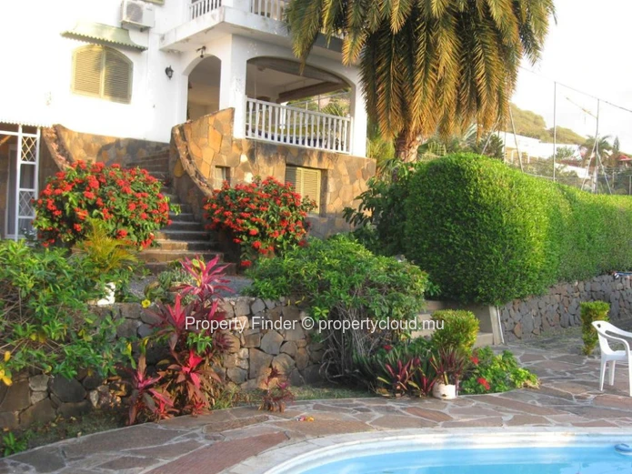 Villa de Prestige avec Suites Airbnb, Courts de Squash & Vue sur Mer – À vendre – Tamarin