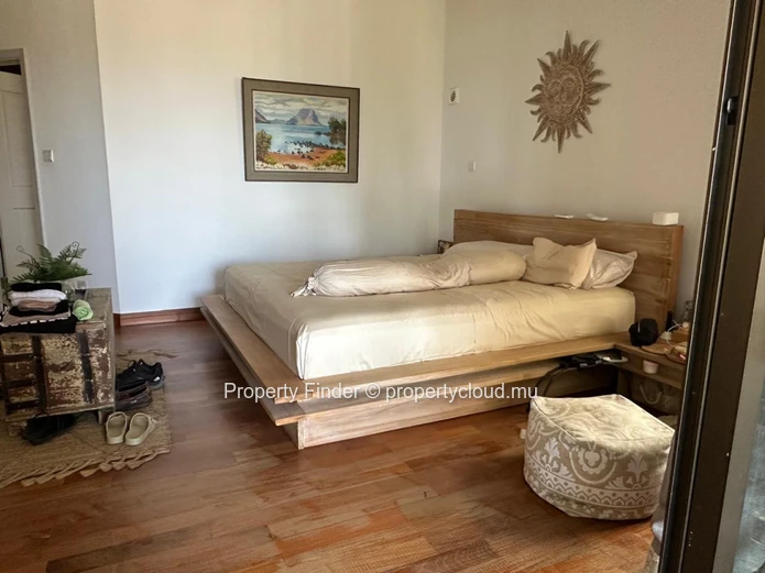 Charming Ground-Floor Apartment with Lagoon and Le Morne Views in Black River