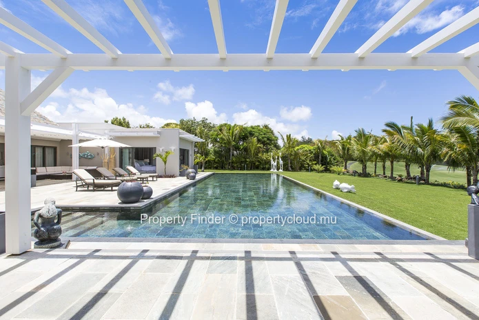 Luxurious 4-Bedroom Villa with Stunning Golf Course Views