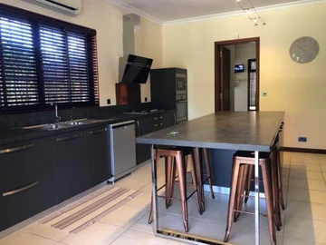 5 Bedroom Villa