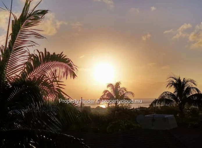 Villa de Prestige avec Suites Airbnb, Courts de Squash & Vue sur Mer – À vendre – Tamarin