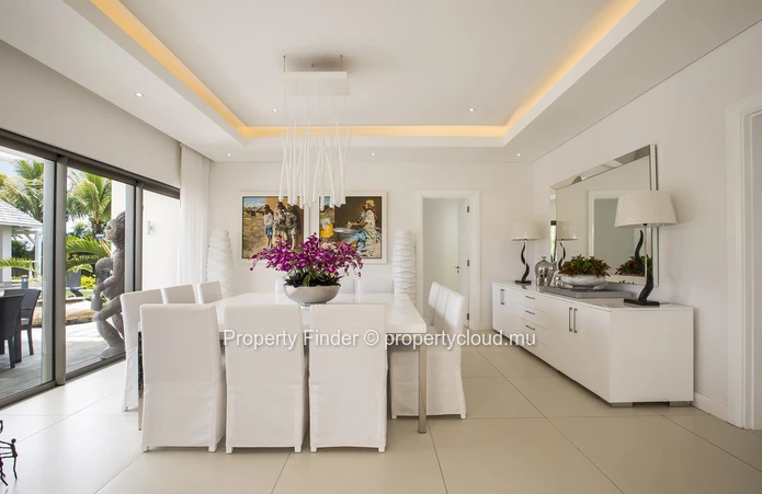 Luxurious 4-Bedroom Villa with Stunning Golf Course Views